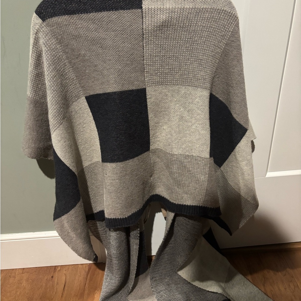 Lululemon Wool Plaid Poncho with Black and Gray Tones - Picture 2 of 2